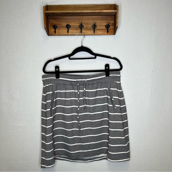 Torrid | Gray‎ Skirt Knee-Length Smocked Tie Front 1 Stretch Comfort - Picture 1 of 7